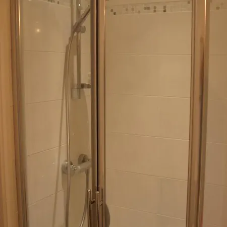 Nyaraló Traditionnelle Pour 8 - 550m De La