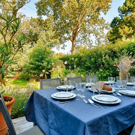 Nyaraló Traditionnelle Pour 8 - 550m De La