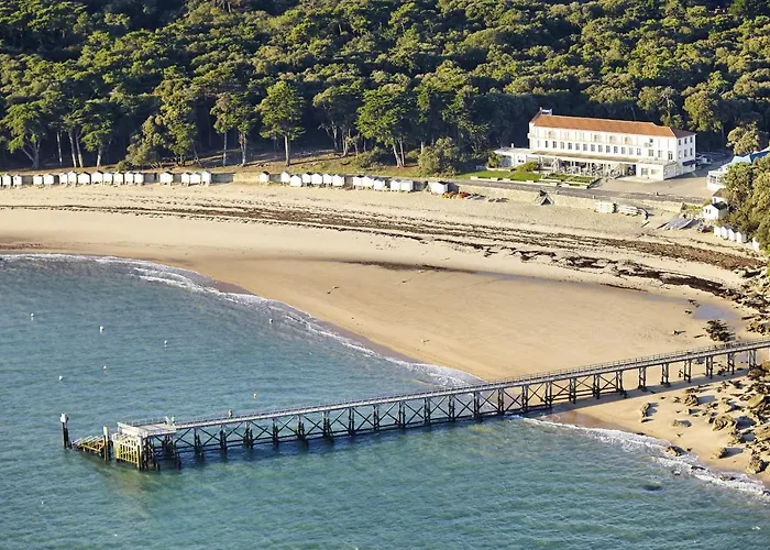 Traditionnelle Au Coeur Du Bois De La Chaise