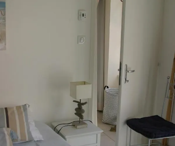 Traditionnelle Au Coeur Du Bois De La Chaise *